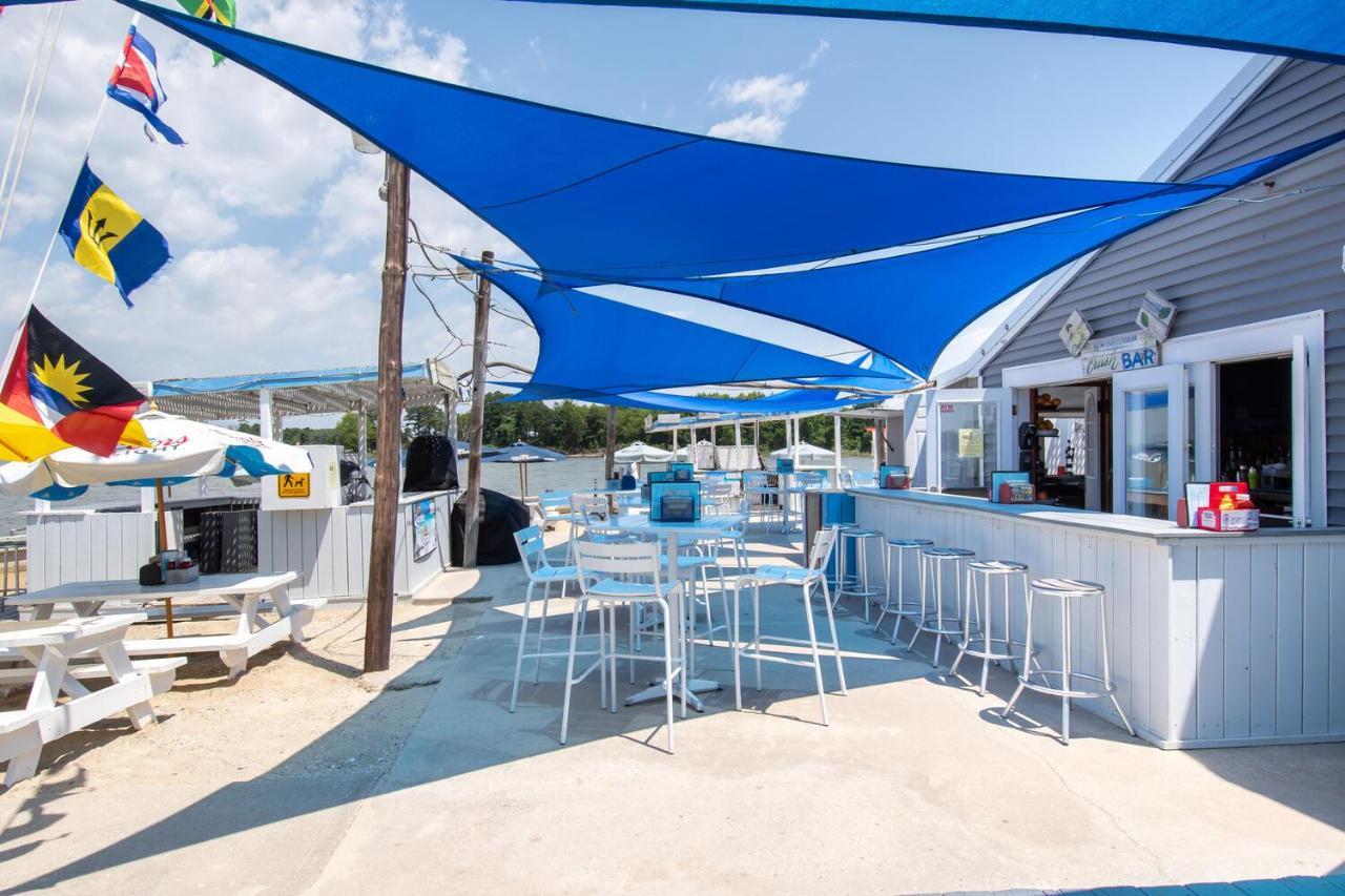 Lowes Wharf Marina Inn Sherwood エクステリア 写真