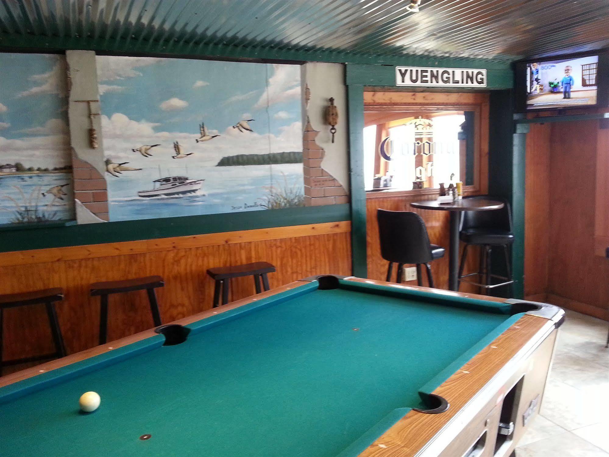 Lowes Wharf Marina Inn Sherwood エクステリア 写真