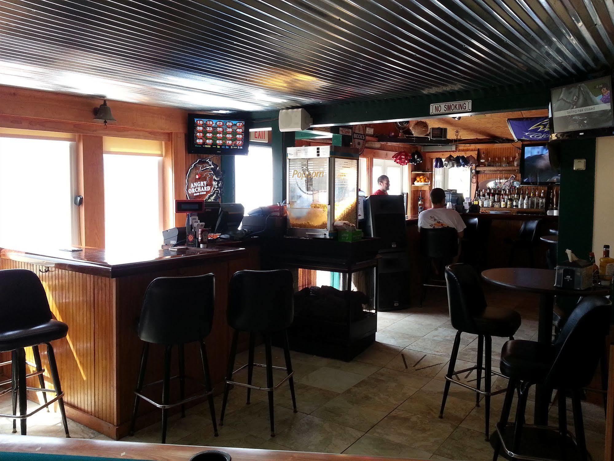 Lowes Wharf Marina Inn Sherwood エクステリア 写真